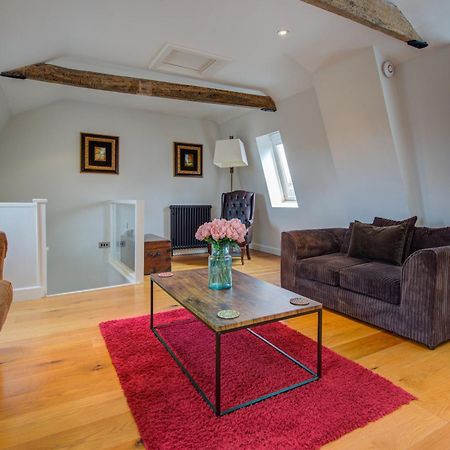 Stylish Townhouse, Work Desk, Fast Wi-Fi, Sleeps 6 סטמפורד מראה חיצוני תמונה